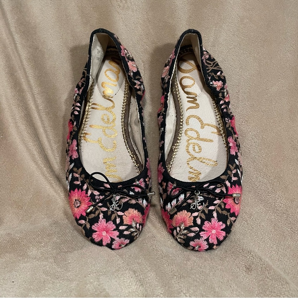 Sam Edelman Black Floral Embroidered Ballet Flats with Pink Flowers. - Picture 9 of 9